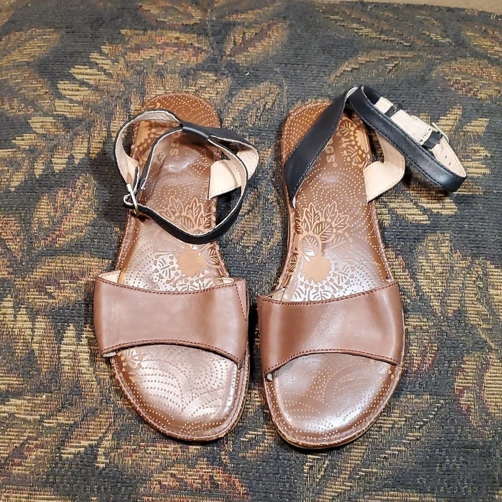 Bogs Memphis Strap Leather Ankle Strap Sandals